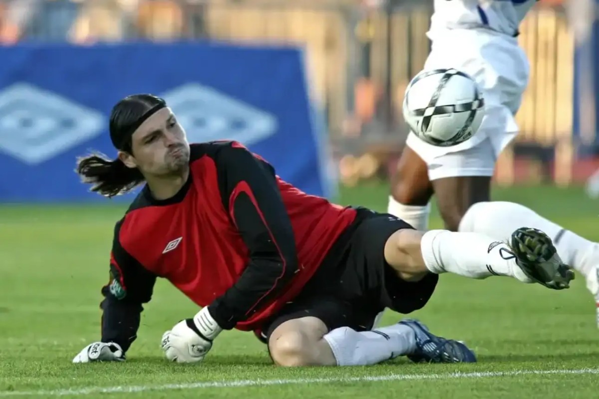 世界足坛最离谱的球员,走遍六大洲,三次被宣布死亡。